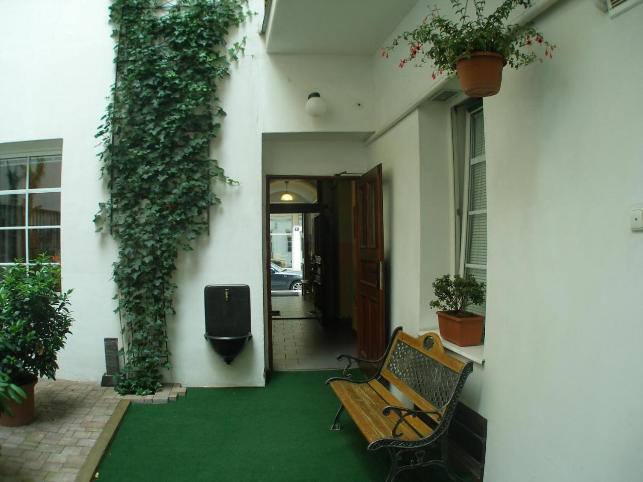 Mila Apartments Prague Exterior photo